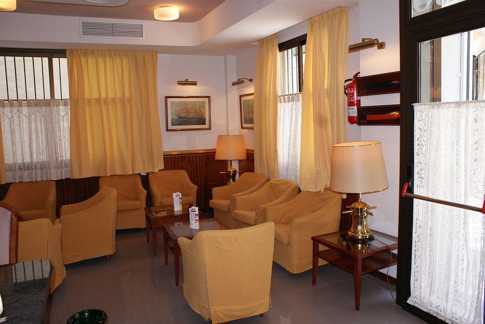 Hostal Vila del Mar Lloret de Mar Esterno foto