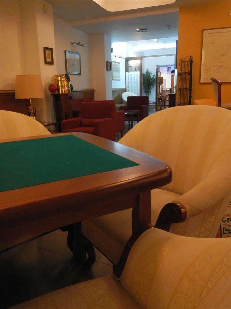 Hostal Vila del Mar Lloret de Mar Esterno foto